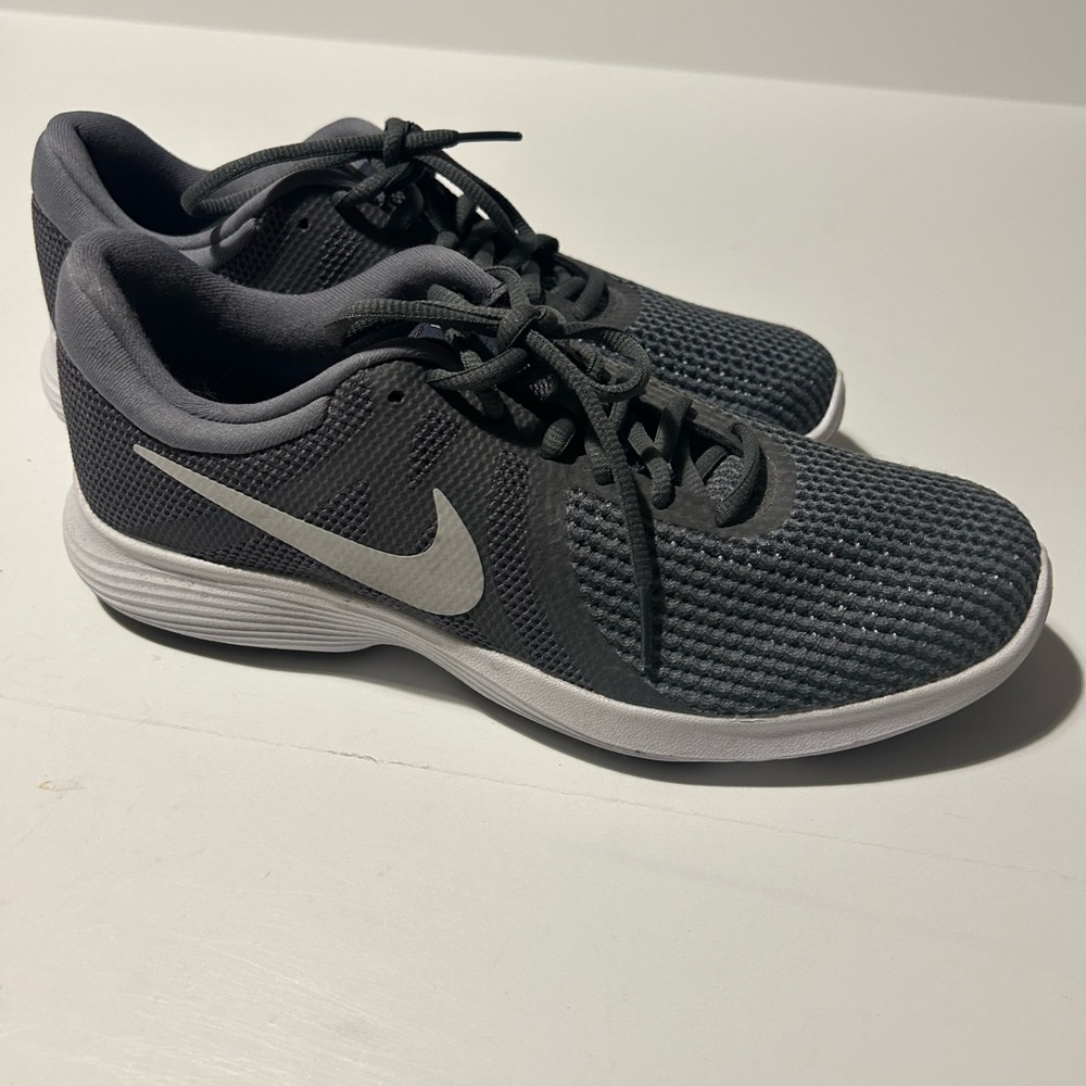 New! Nike RevolutionRunning Shoes Size 9 - Picture 3 of 14
